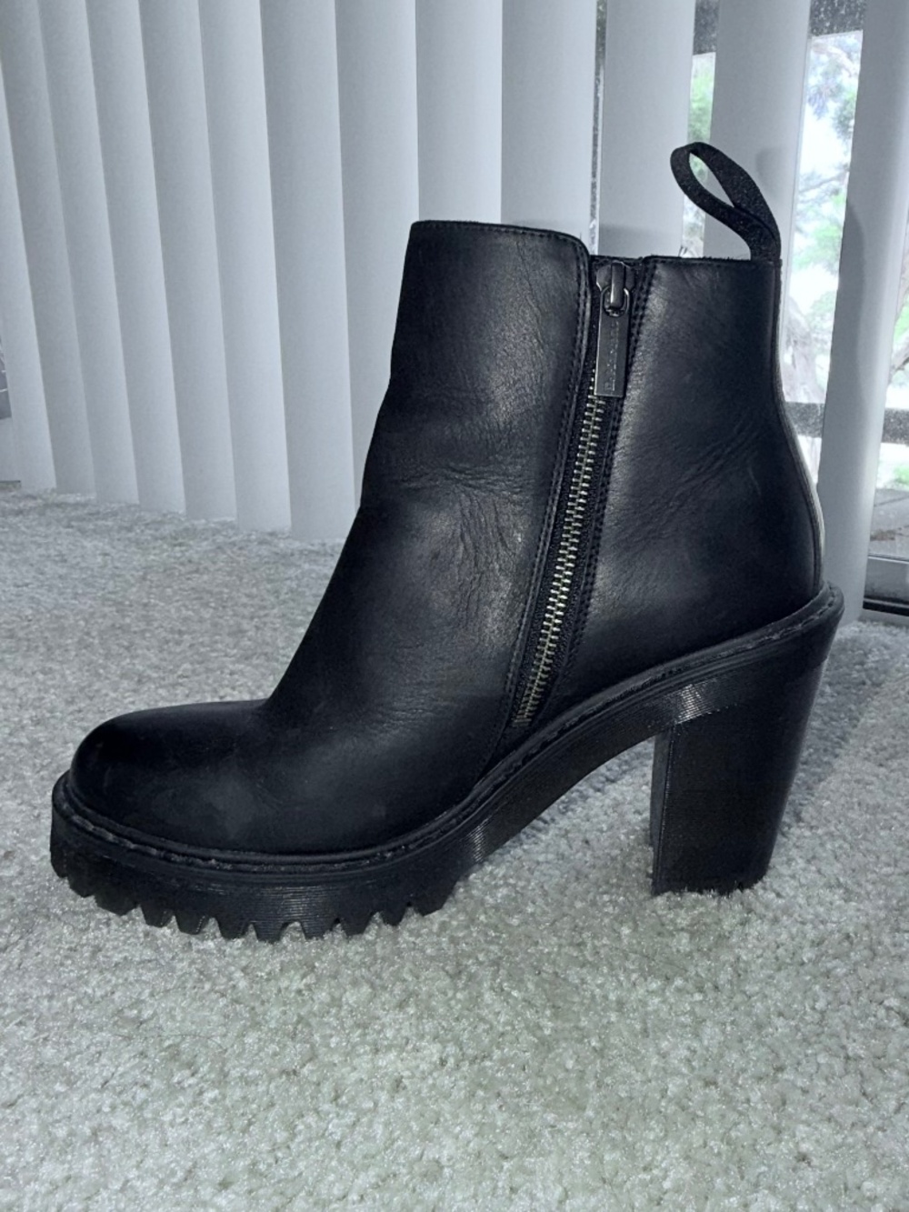 Dr Martens- Magdalena- size 9